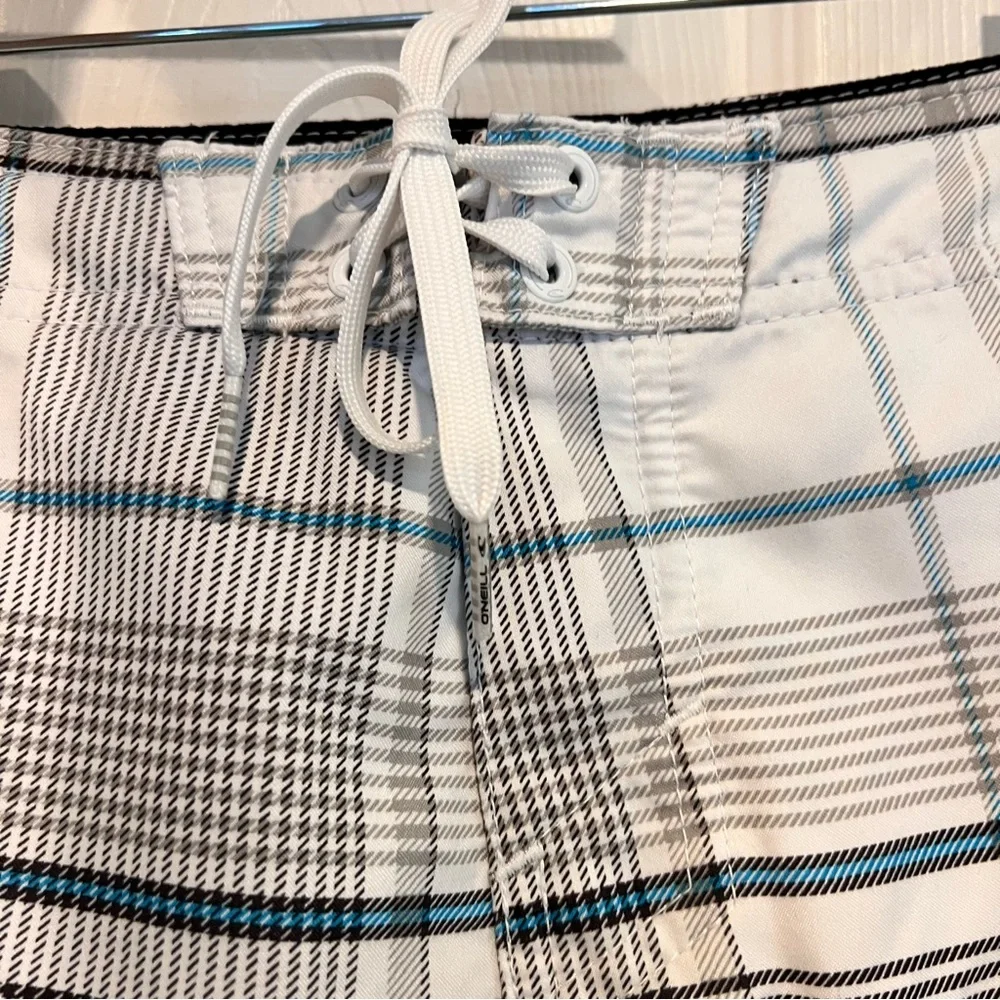 🩷 O’Neill Men’s White and Blue Plaid Lined Board Shorts - Size 28